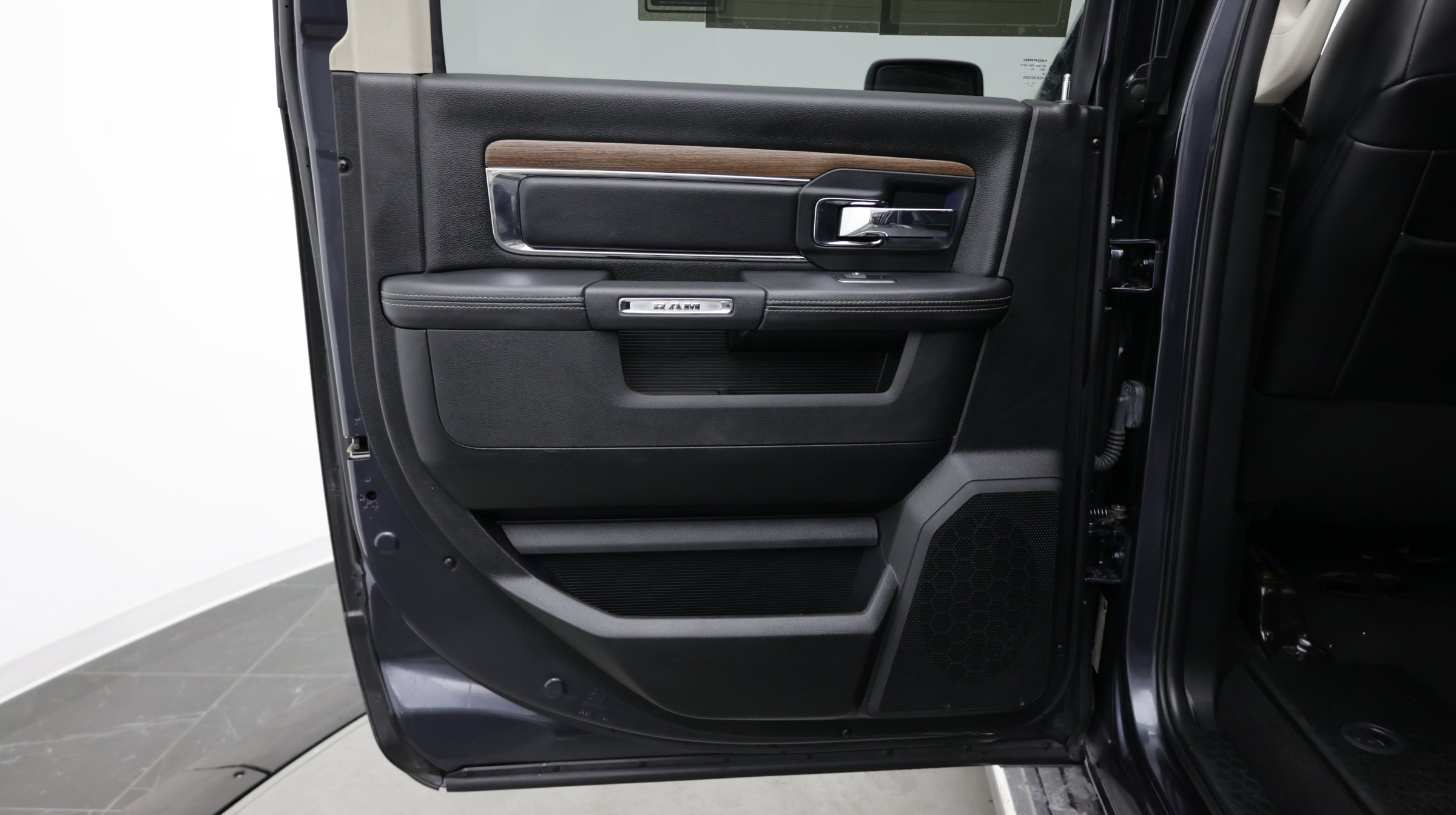 Used 2017 RAM 1500 Laramie w/ Convenience Group AWD/4WD image 35