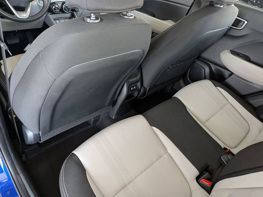 Used 2025 Hyundai Venue SEL FWD image 23
