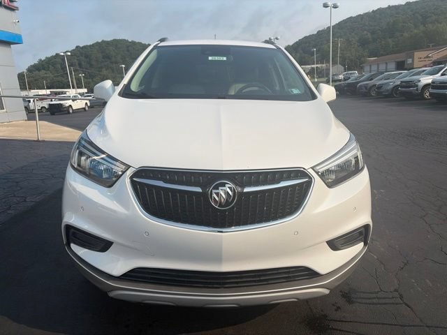 Used 2021 Buick Encore Preferred w/ Safety Package II AWD/4WD image 2