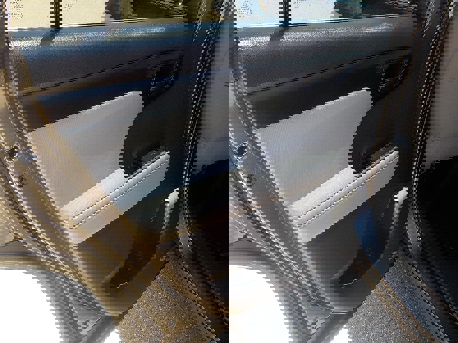 Used 2020 Toyota Highlander L image 11