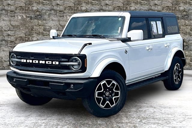 Used 2023 Ford Bronco Outer Banks AWD/4WD image 3
