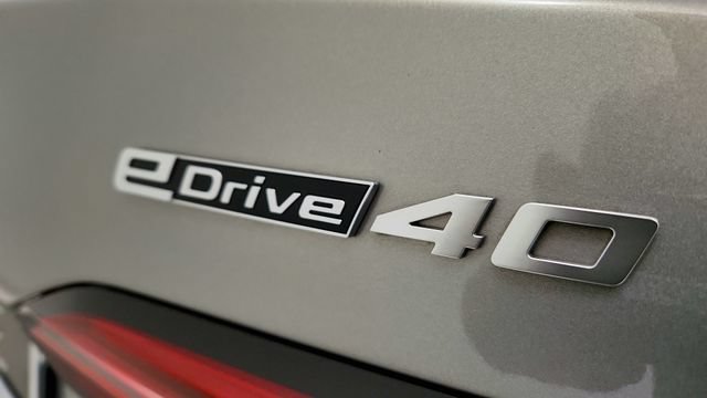 Used 2026 BMW i5 eDrive40 w/ M Sport Package RWD image 33