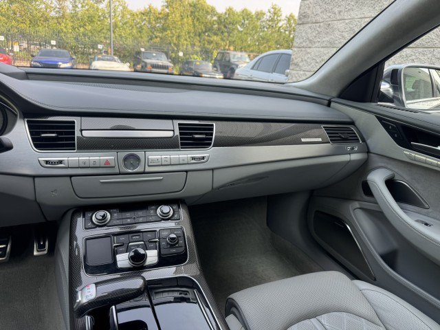 Used 2017 Audi S8 Plus AWD/4WD image 32