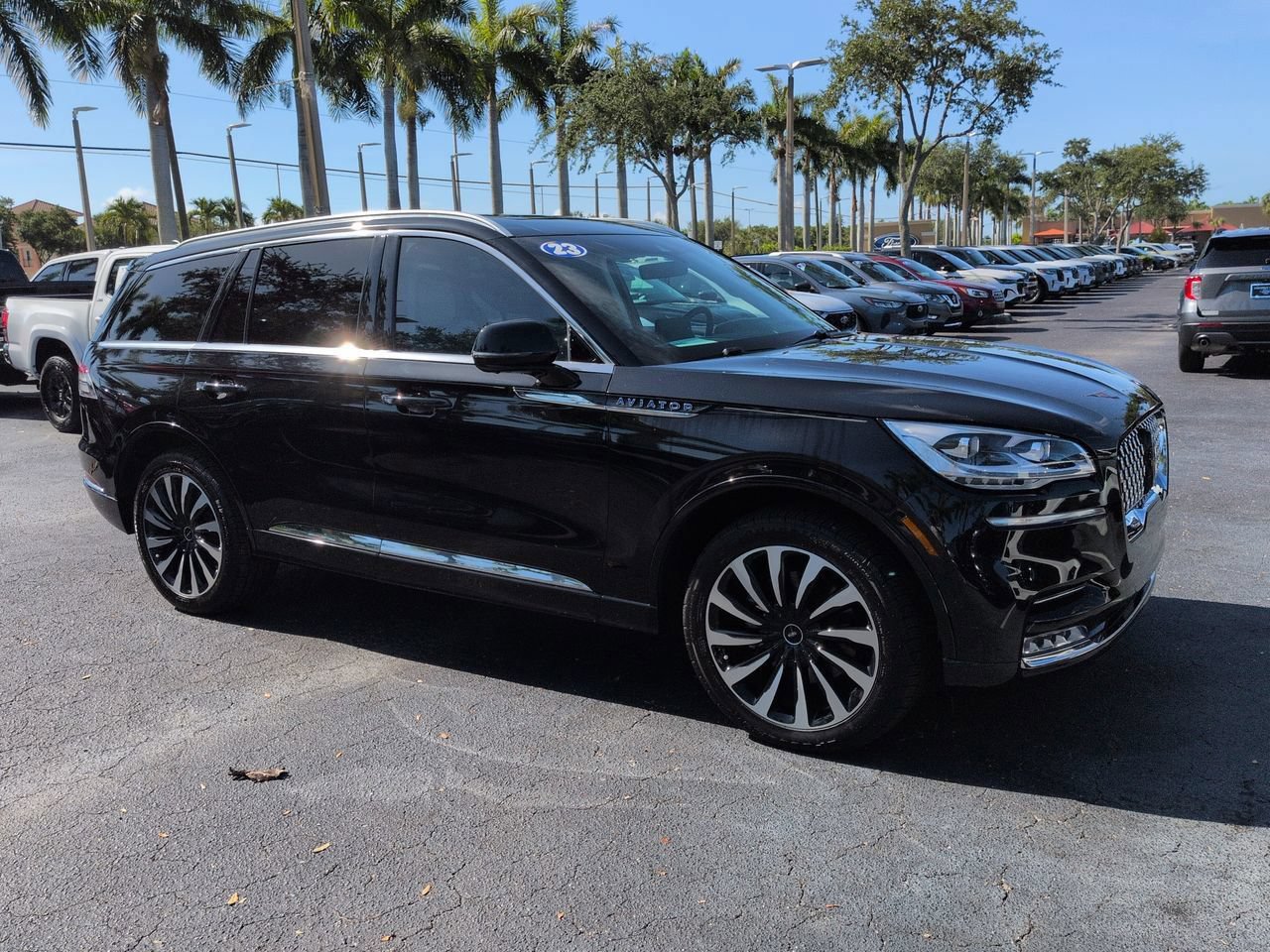 Used 2023 Lincoln Aviator Black Label Grand Touring w/ Class IV Trailer Tow Package AWD/4WD image 2