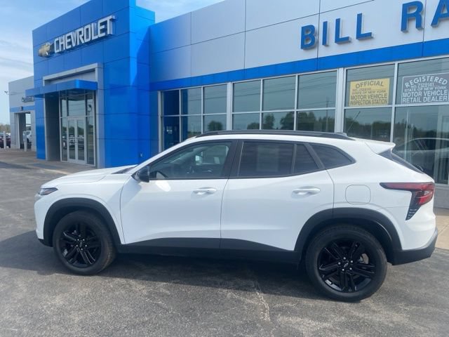 Used 2025 Chevrolet Trax ACTIV w/ Sunroof Package FWD image 2