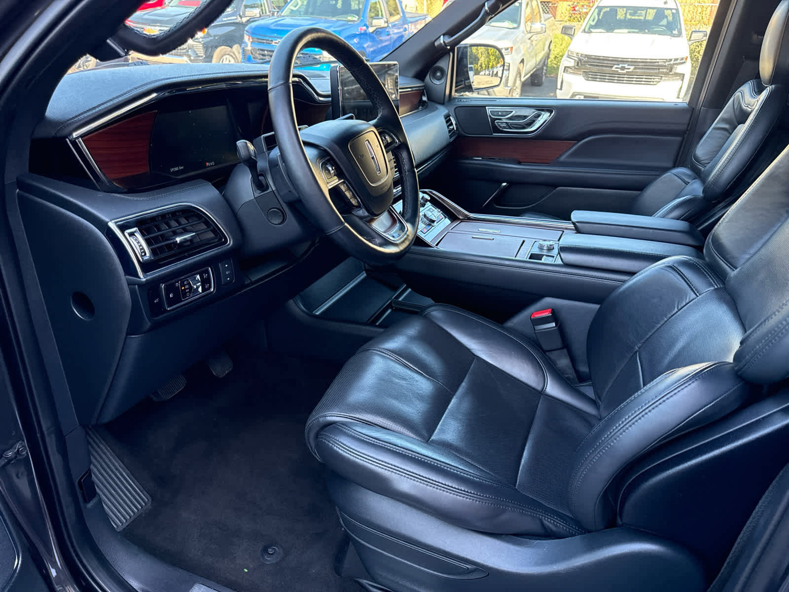 Used 2023 Lincoln Navigator Reserve image 10