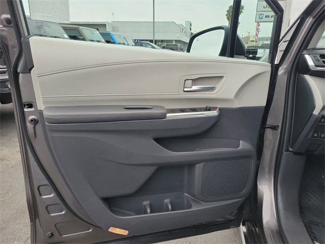 Used 2022 Toyota Sienna XLE image 20