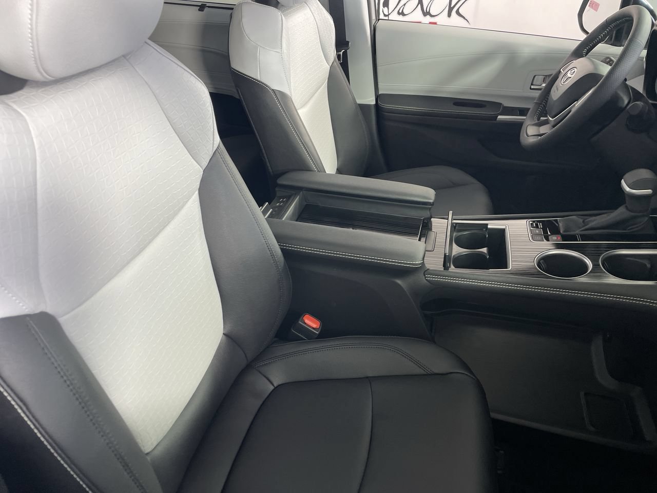 New 2026 Toyota Sienna XSE FWD image 26