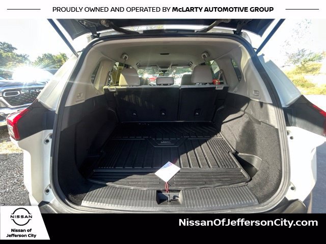 Used 2023 Nissan Rogue SV AWD/4WD image 10