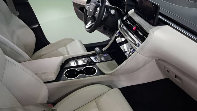 Used 2025 Genesis G70 2.5T AWD/4WD image 14