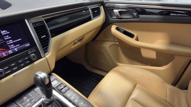Used 2017 Porsche Macan S image 24