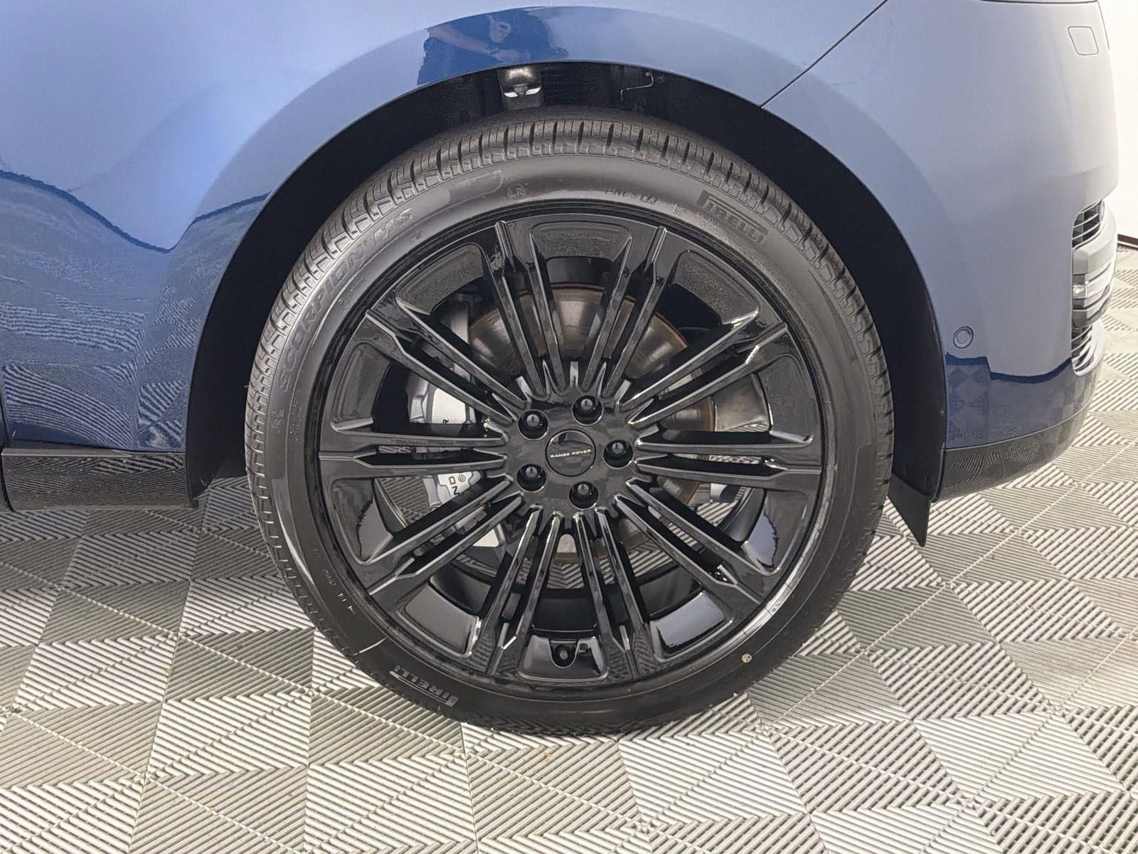 New 2026 Land Rover Range Rover Long Wheelbase SE image 35
