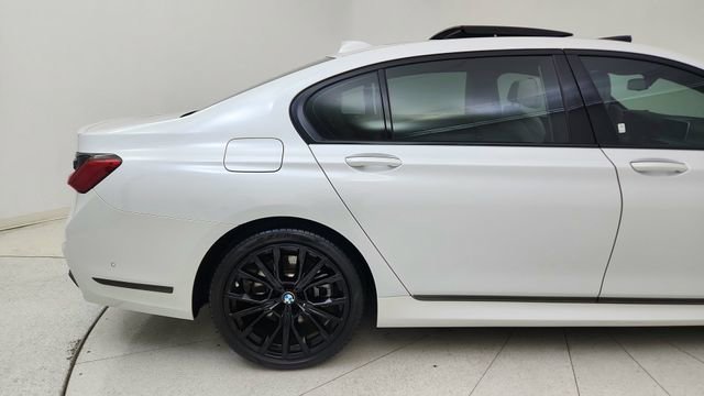 Used 2022 BMW 740i w/ M Sport Package image 12