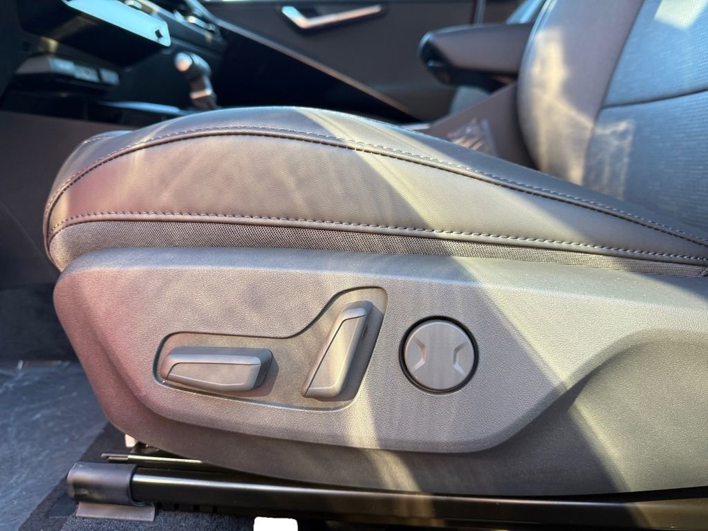New 2025 Kia Niro SX Touring image 10
