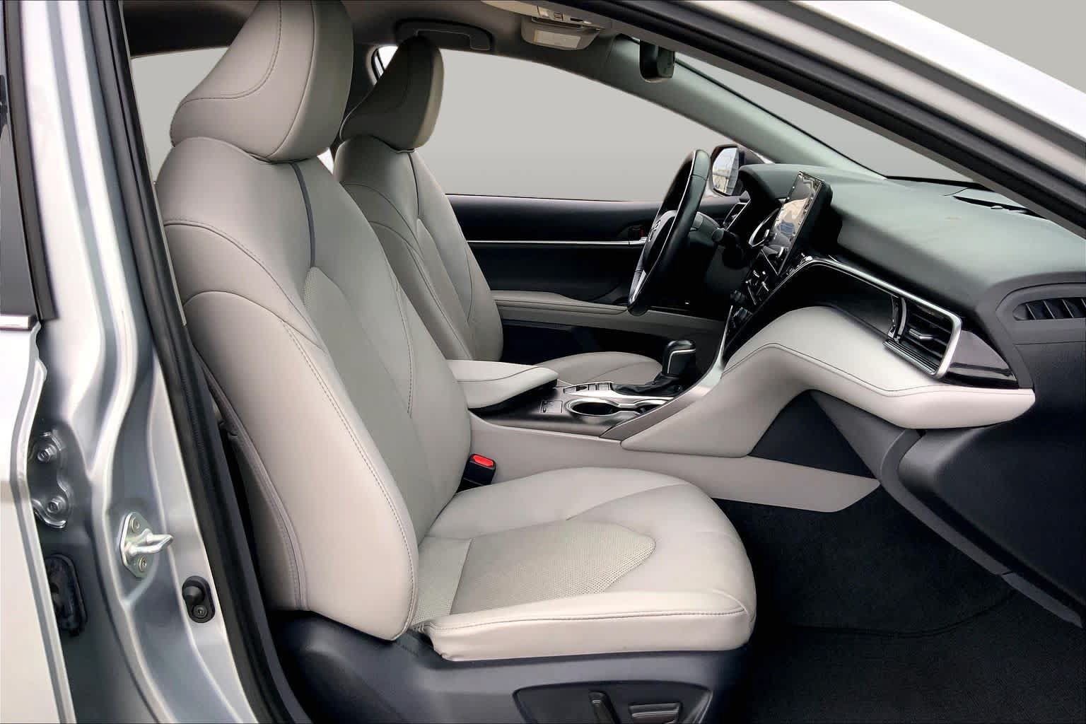 Used 2023 Toyota Camry XLE FWD image 9