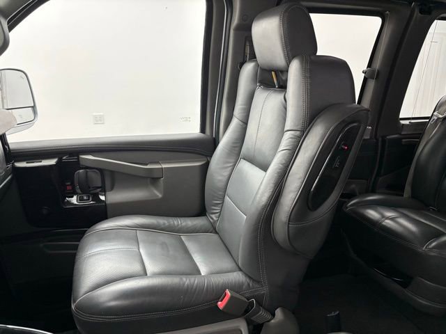 Used 2019 GMC Savana 2500 Extended w/ Enhanced Convenience Package image 34