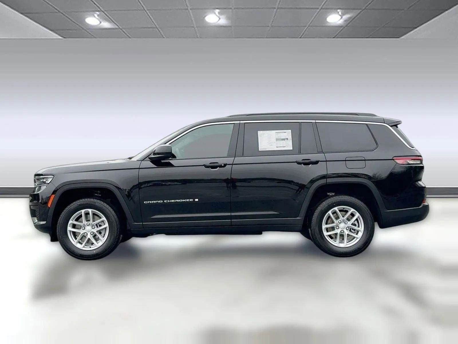 New 2025 Jeep Grand Cherokee L Laredo image 2