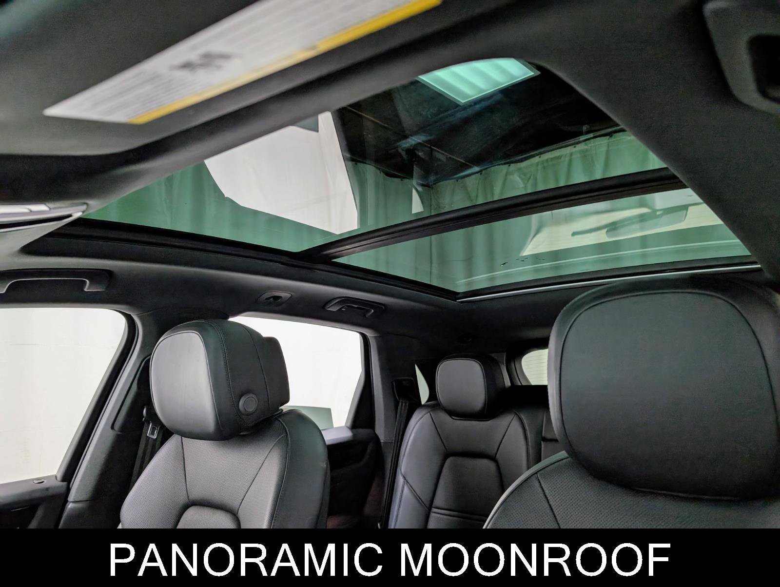 Used 2022 Porsche Cayenne Platinum Edition w/ Premium Package image 16