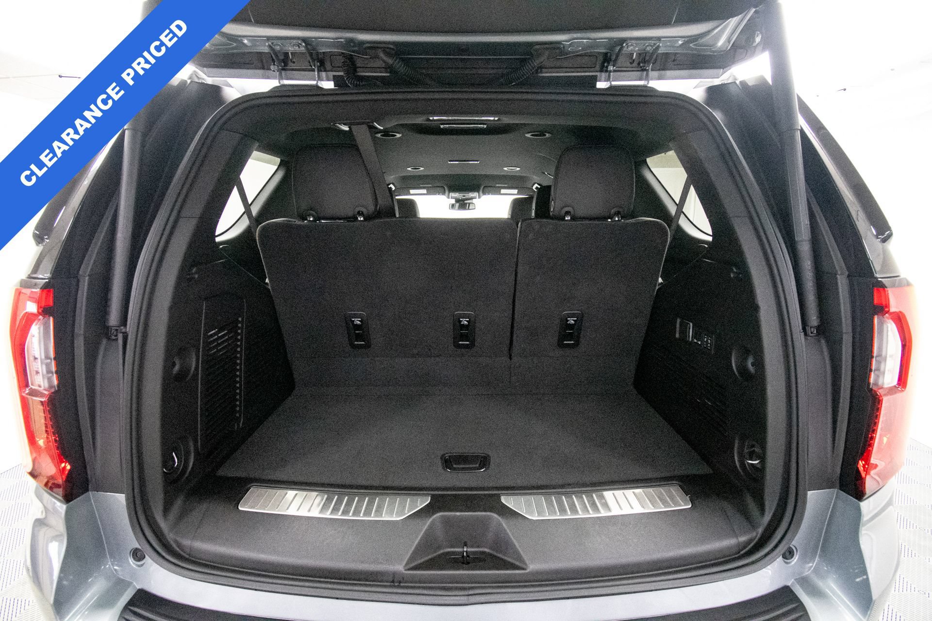 Used 2025 GMC Yukon Denali AWD/4WD image 33