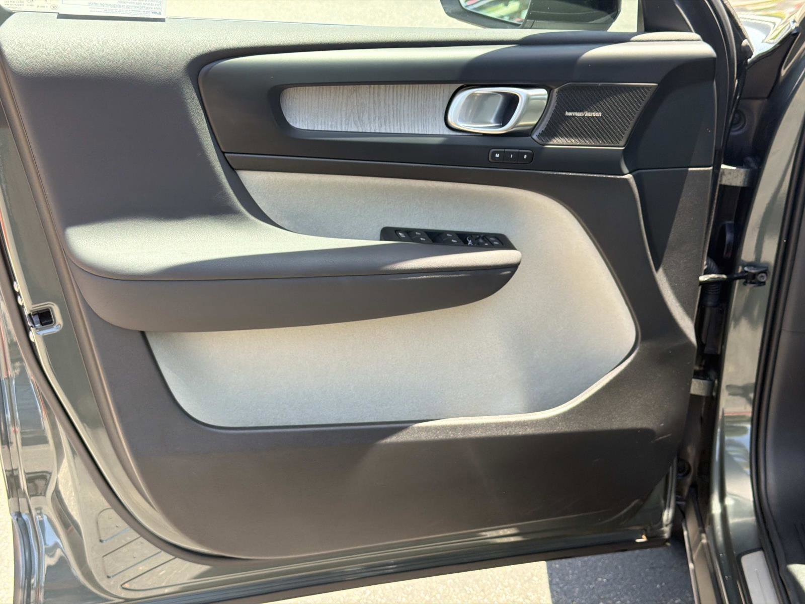 Used 2026 Volvo XC40 B5 Ultra w/ Climate Package AWD/4WD image 16