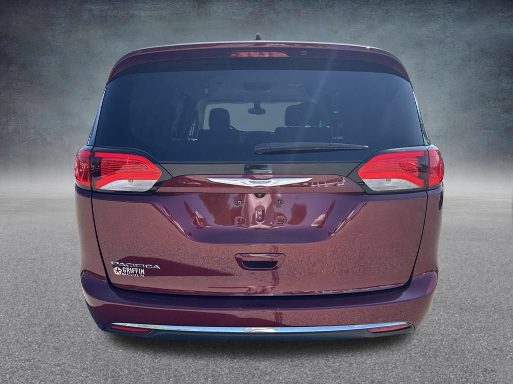 Used 2017 Chrysler Pacifica Touring Plus w/ Tire & Wheel Group FWD image 6
