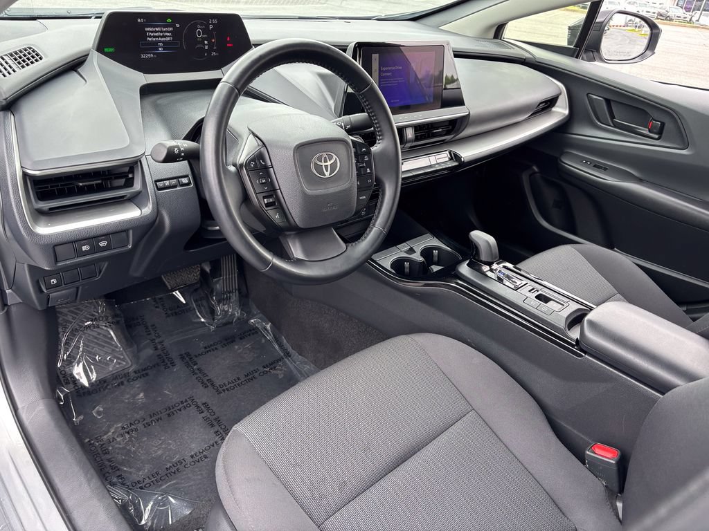 Used 2025 Toyota Prius LE AWD/4WD image 15