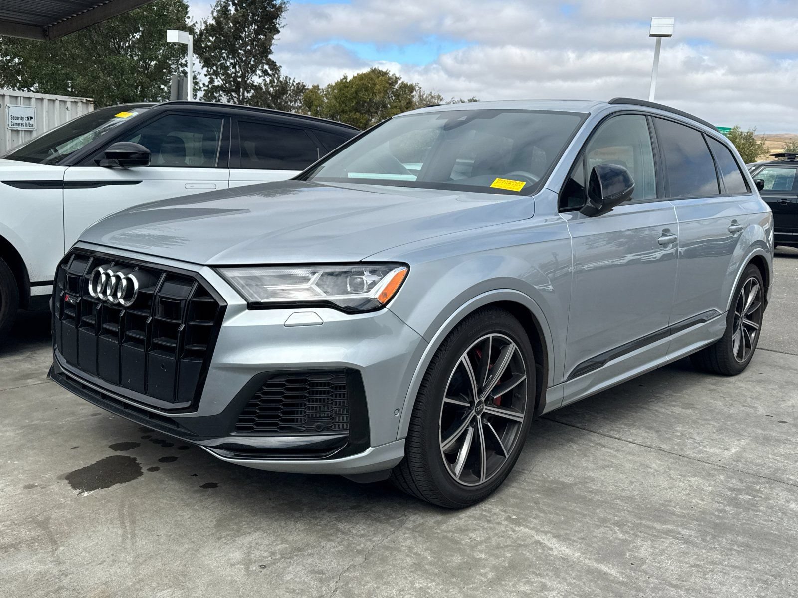 Used 2023 Audi SQ7 Premium Plus w/ Black Optic Package AWD/4WD image 2