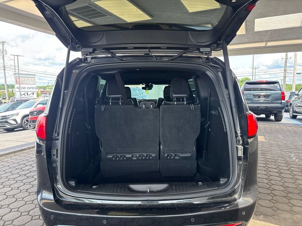 Used 2019 Chrysler Pacifica Limited w/ Advanced Safetytec Group FWD image 8