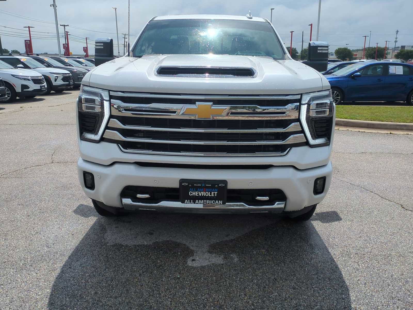 Used 2024 Chevrolet Silverado 3500 High Country w/ High Country Premium Package AWD/4WD image 3