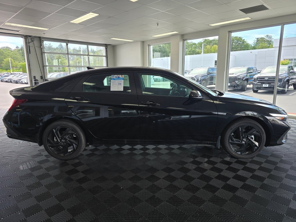New 2026 Hyundai Elantra SEL FWD image 2
