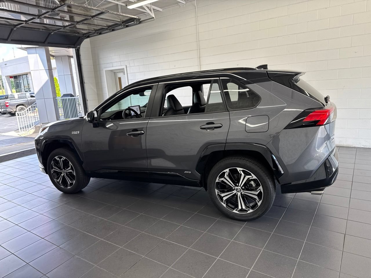 Used 2024 Toyota RAV4 XSE AWD/4WD image 5