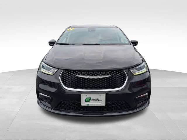 Used 2024 Chrysler Pacifica Limited FWD image 2
