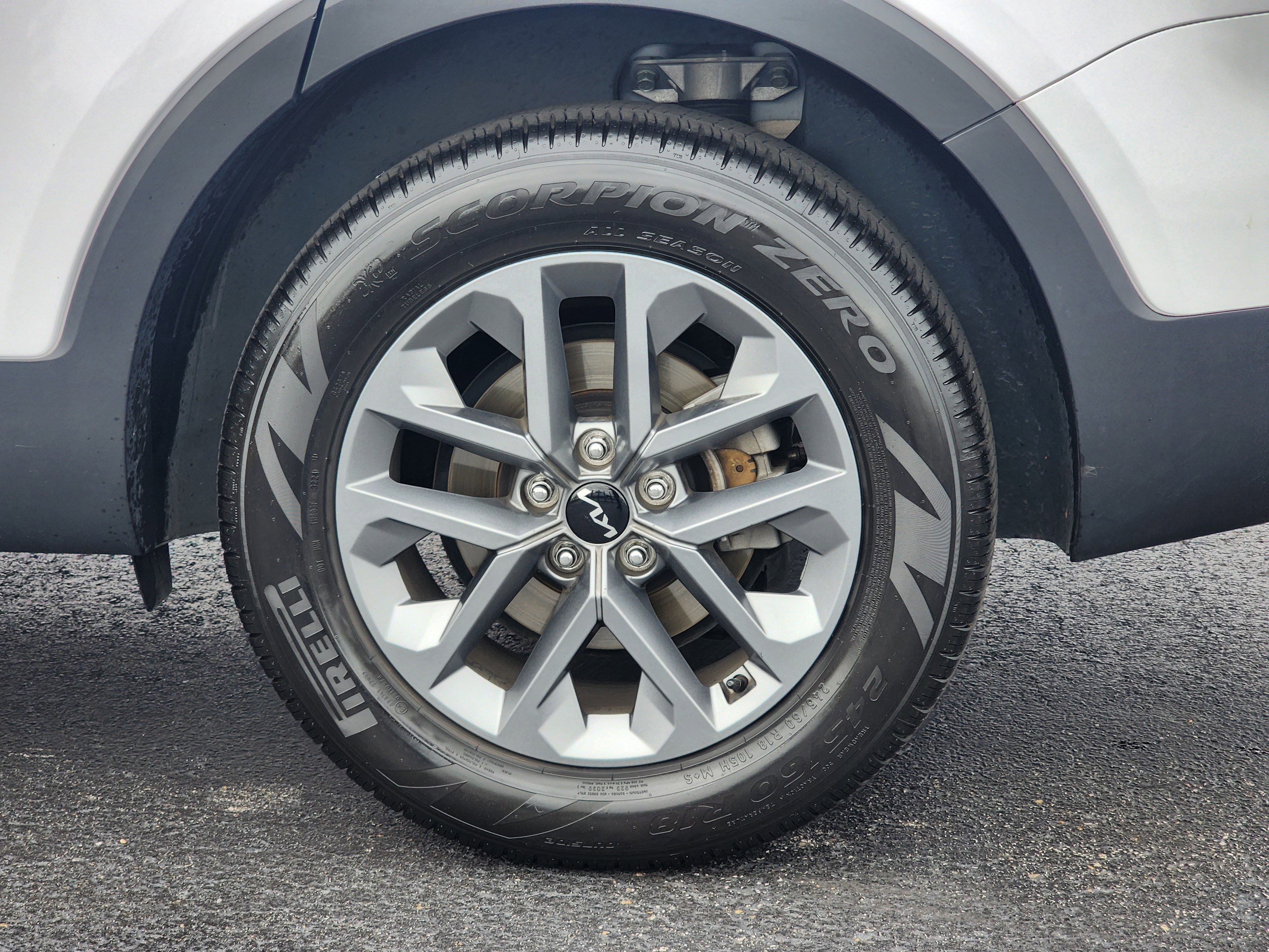 Used 2024 Kia Telluride LX image 9