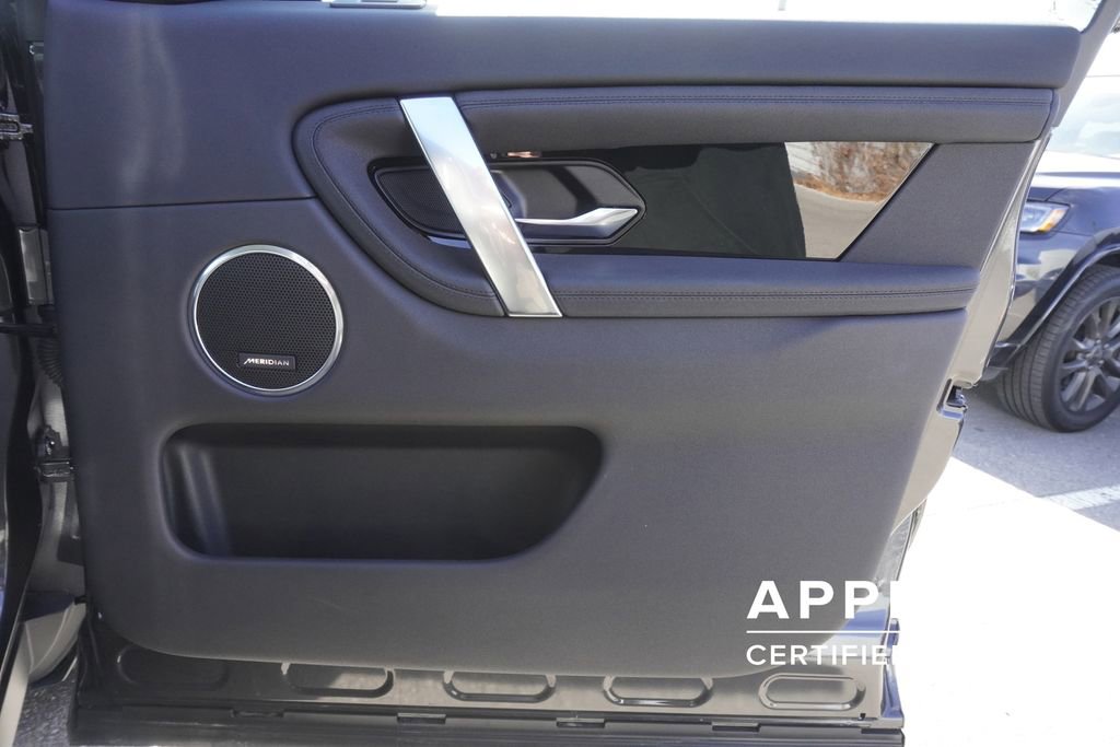 Used 2025 Land Rover Discovery Sport S image 21