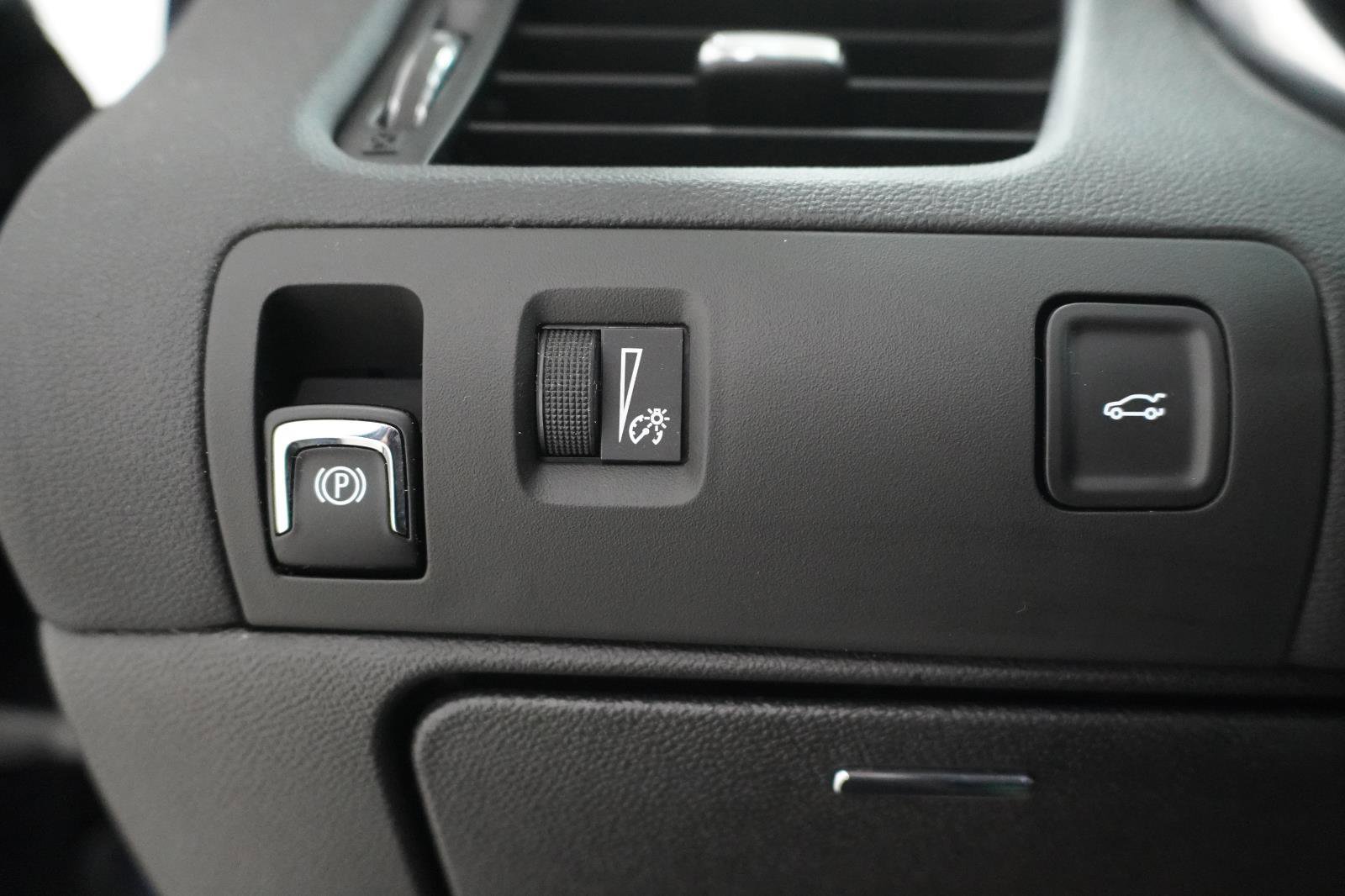 Used 2019 Chevrolet Impala LT FWD image 16