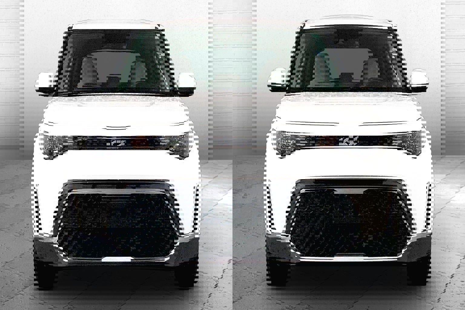 Used 2025 Kia Soul LX FWD image 2