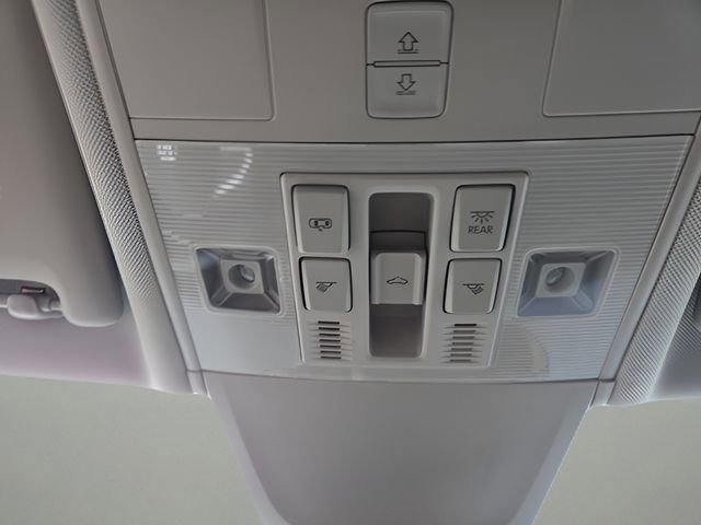 Used 2023 Volkswagen Tiguan SE w/ Panoramic Sunroof Package image 19