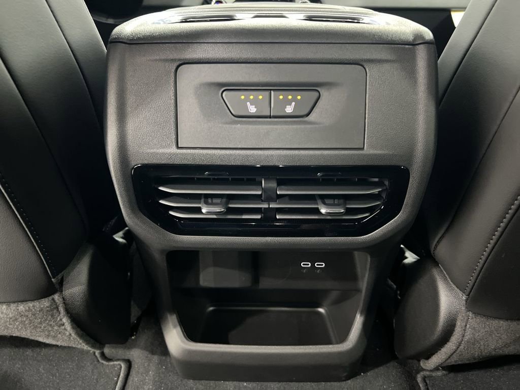 New 2025 Chevrolet Silverado EV LT image 18