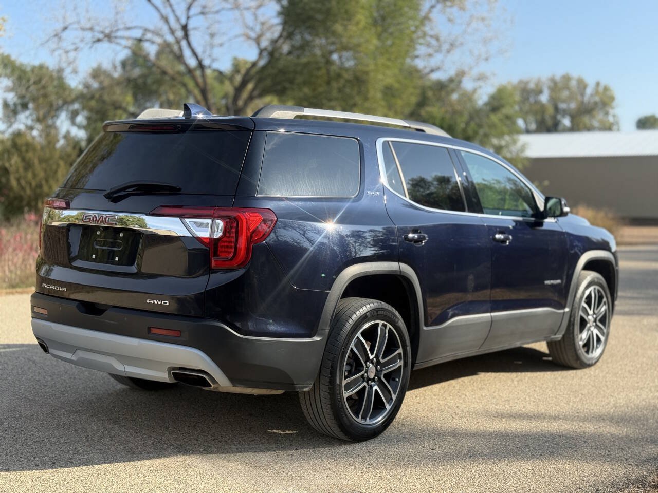 Used 2022 GMC Acadia SLT w/ Preferred Package AWD/4WD image 6