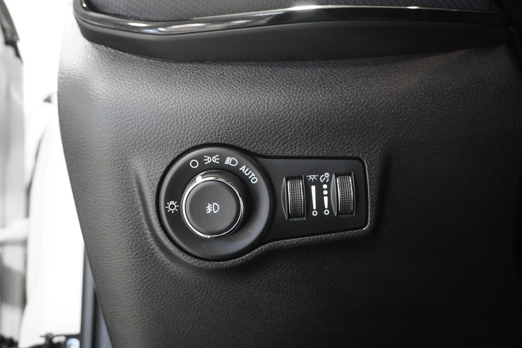 New 2026 Jeep Compass Latitude image 15