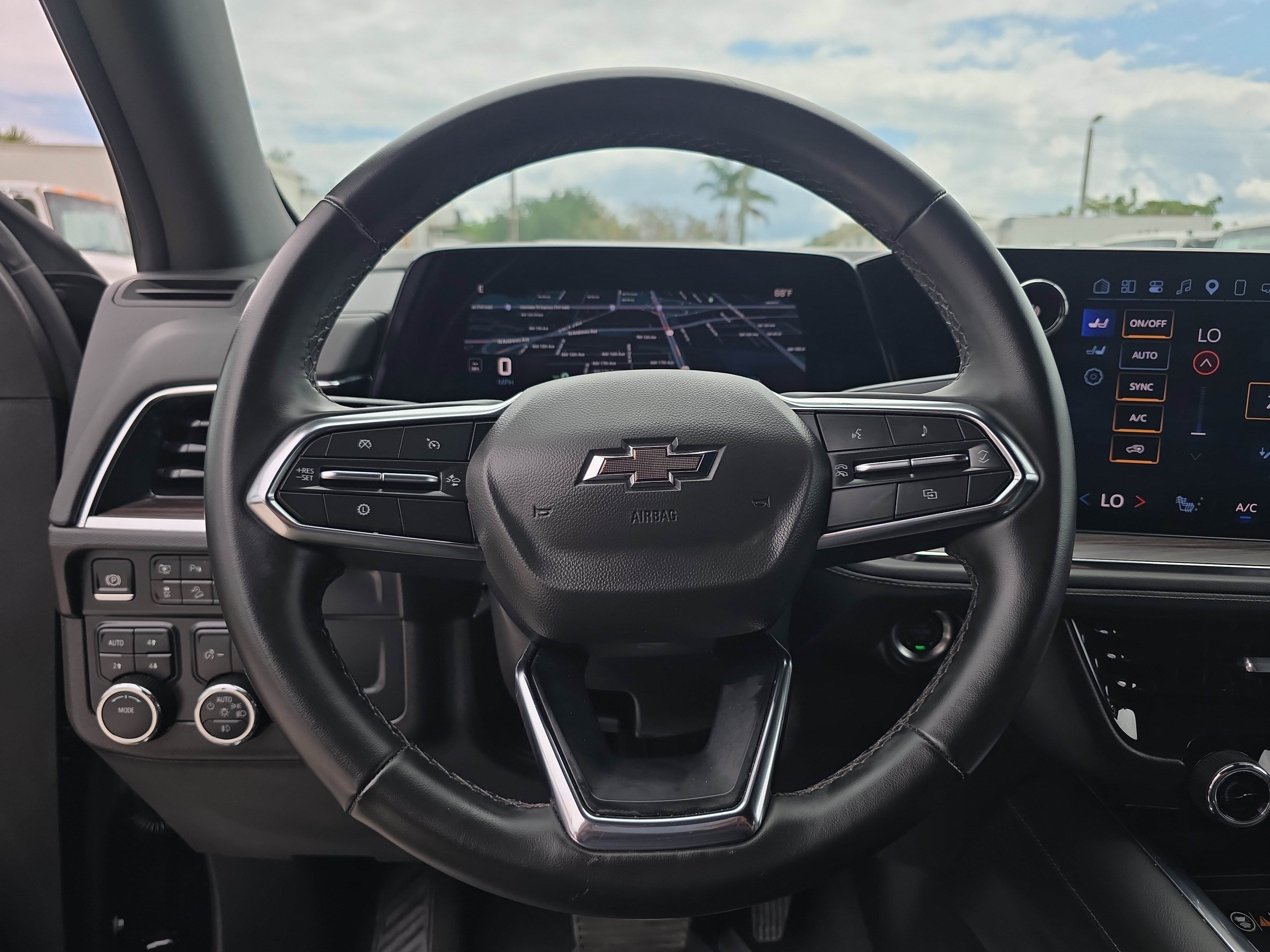 Used 2025 Chevrolet Suburban Z71 AWD/4WD image 27