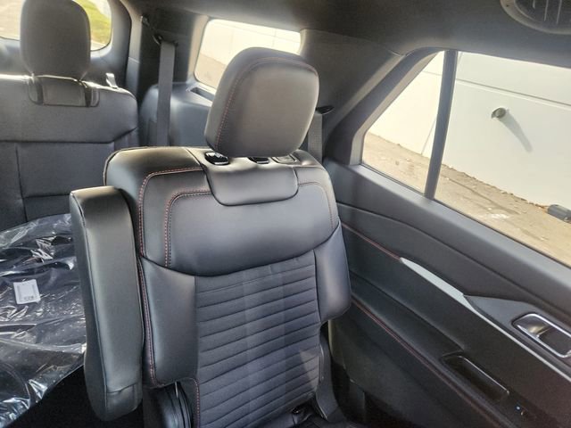 New 2026 Ford Explorer ST-Line w/ ST-Line Street Pack image 15