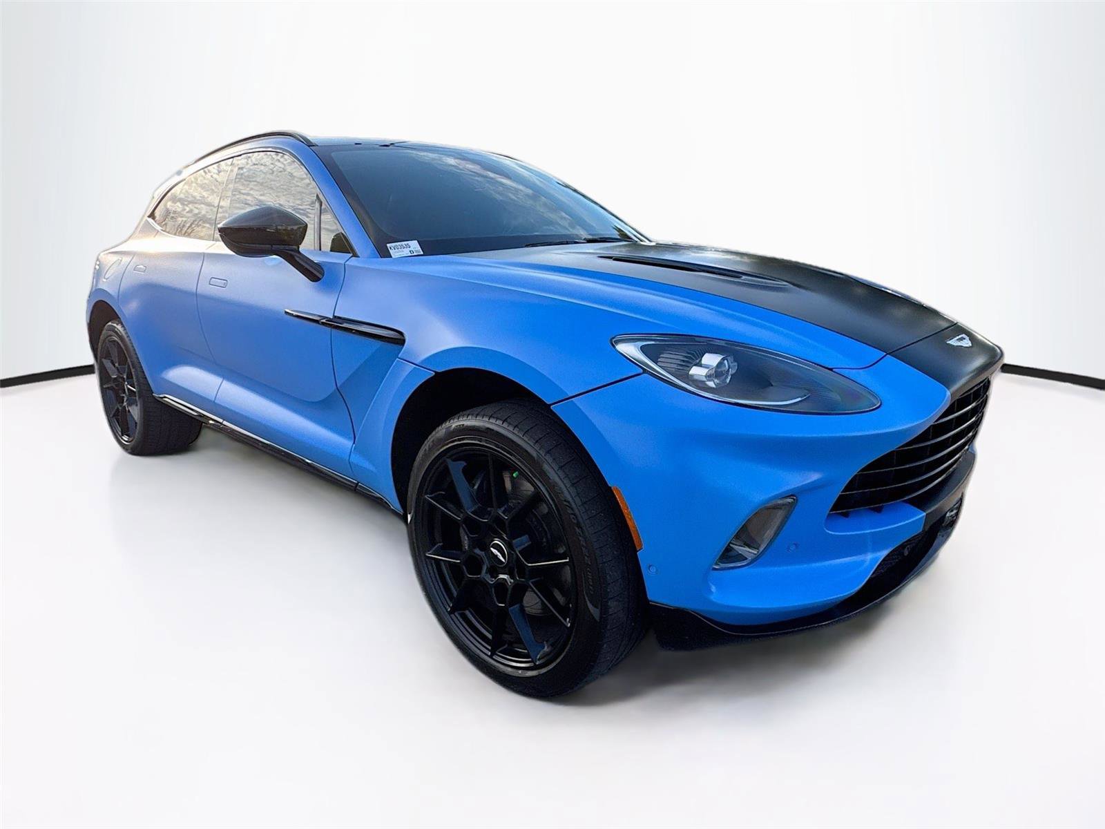 Used 2021 Aston Martin DBX image 2