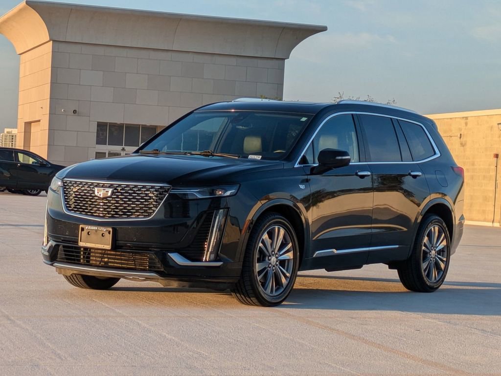 Used 2024 Cadillac XT6 Premium Luxury image 3