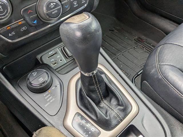 Used 2014 Jeep Cherokee Limited w/ Luxury Group image 12