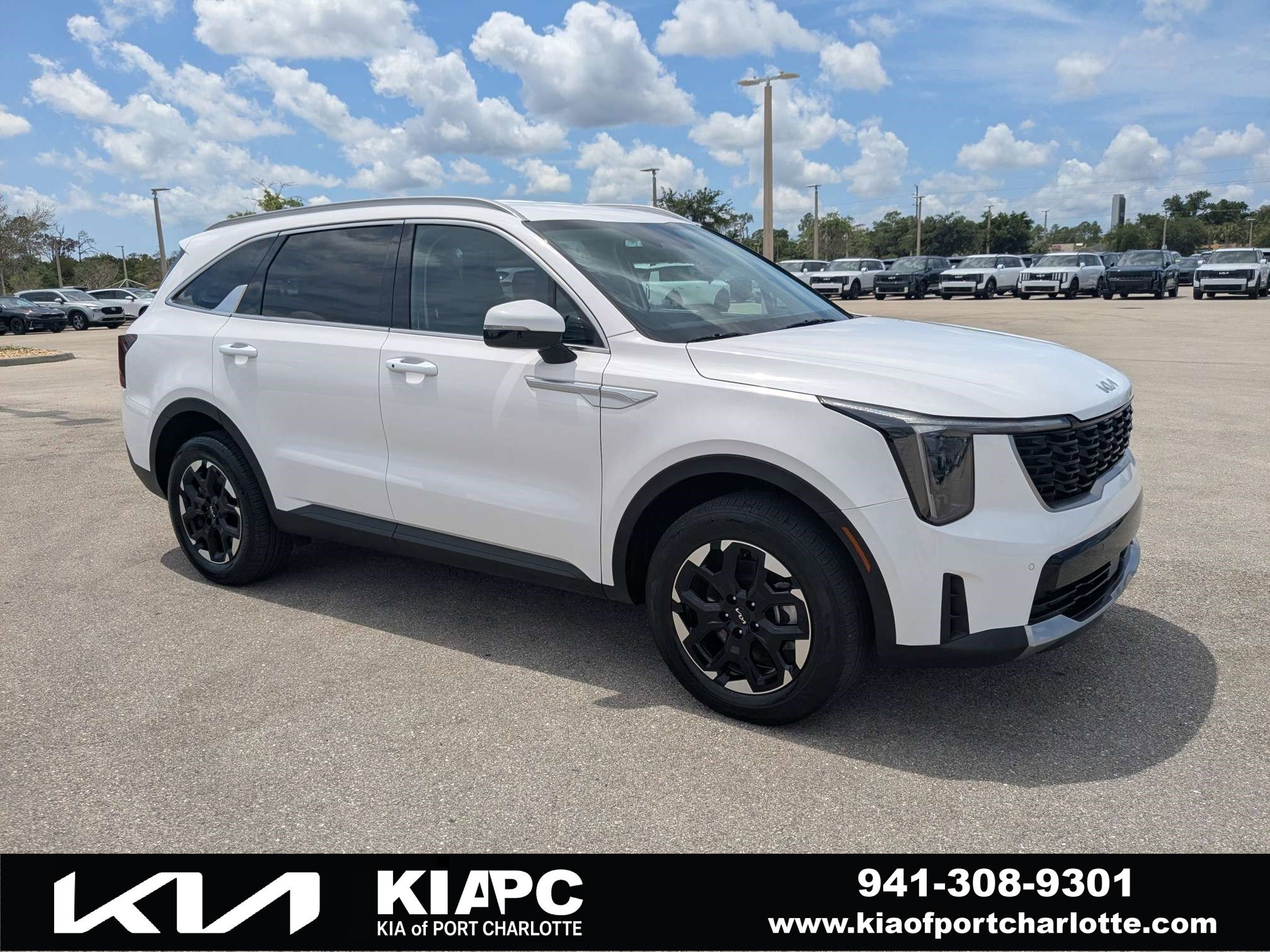 Certified 2025 Kia Sorento S AWD/4WD image 1