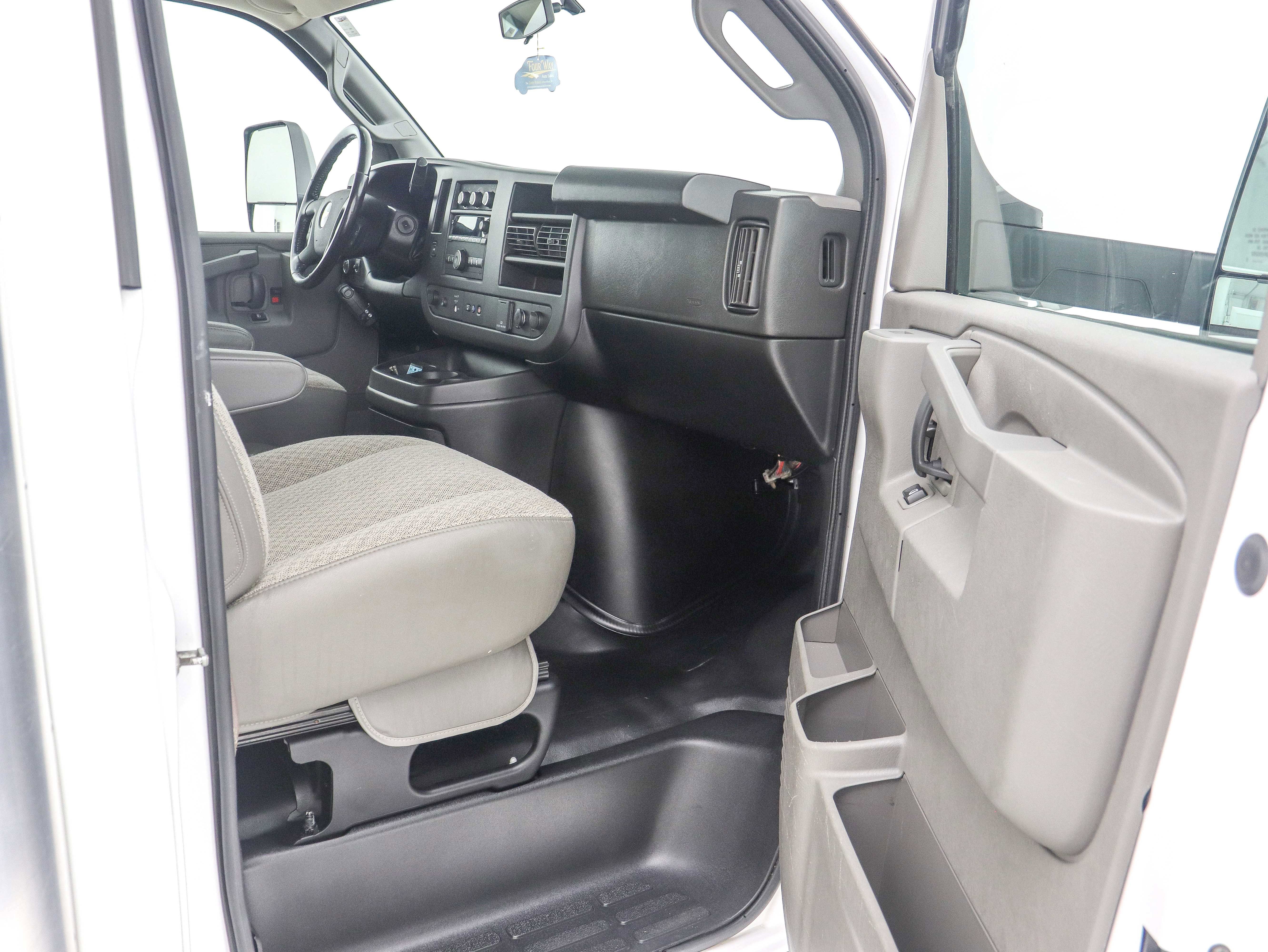 Used 2020 Chevrolet Express 3500 w/ Power Convenience Package image 14