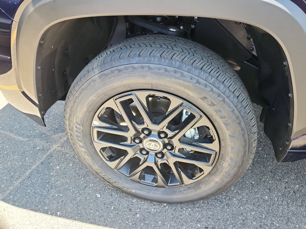 Used 2025 Toyota Tundra Limited AWD/4WD image 18