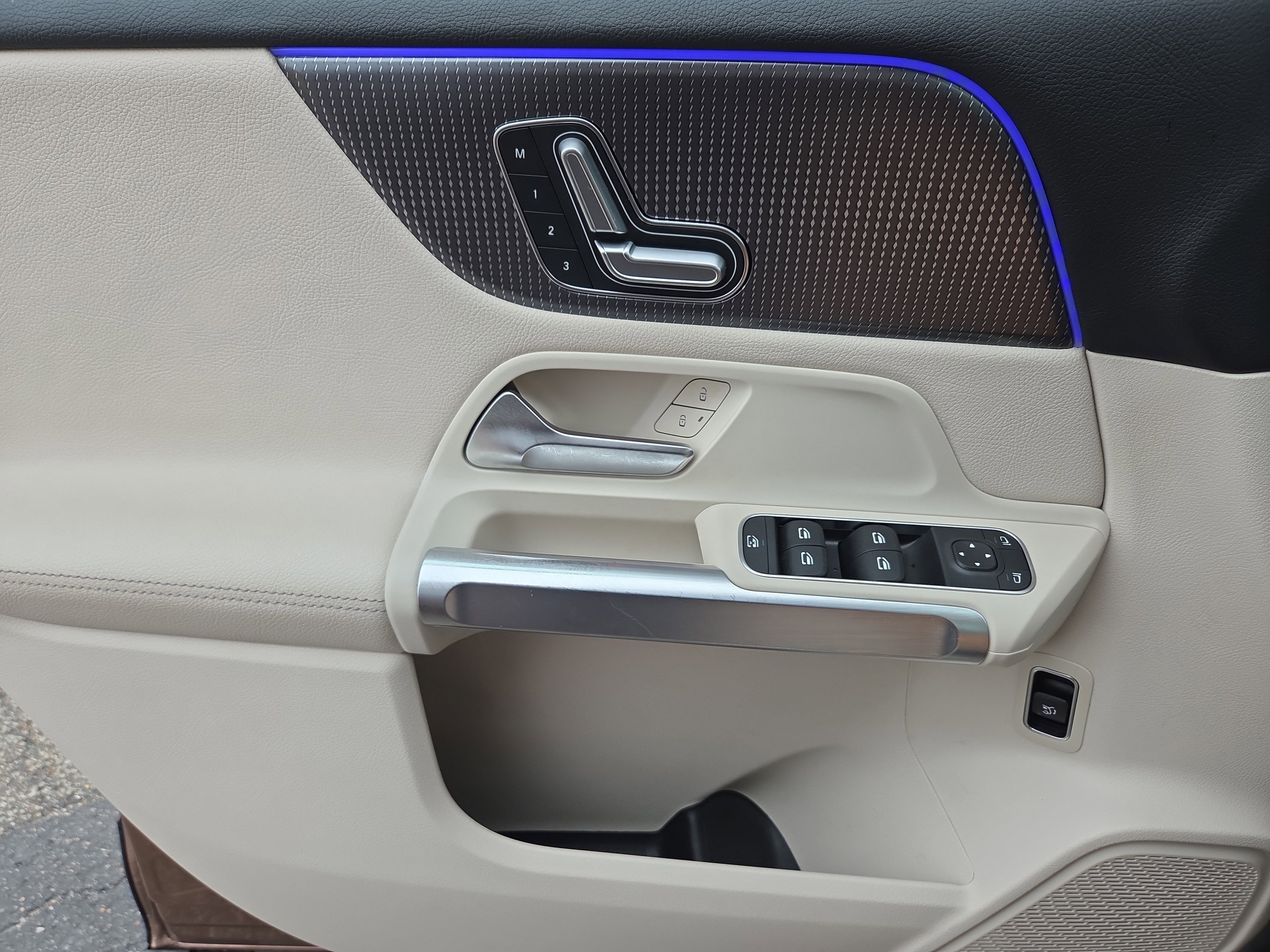 Used 2023 Mercedes-Benz GLB 250 image 9