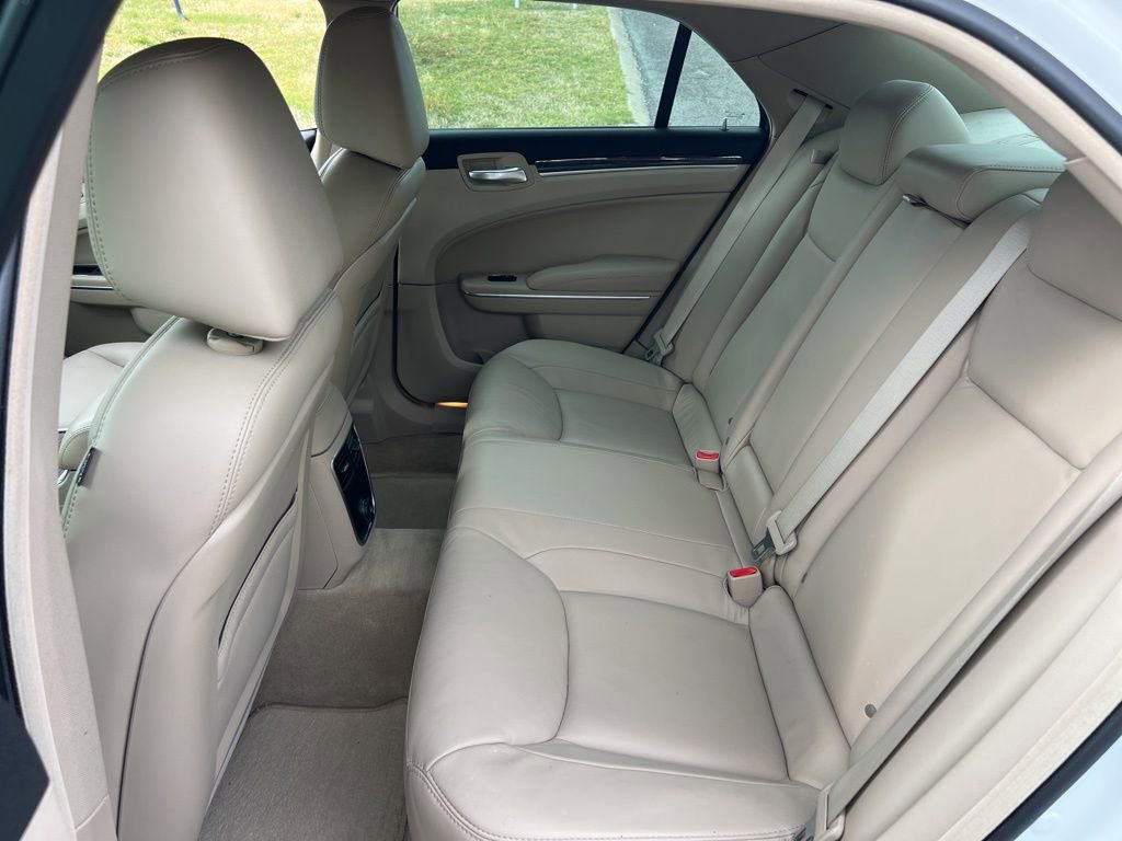 Used 2012 Chrysler 300 Limited image 27